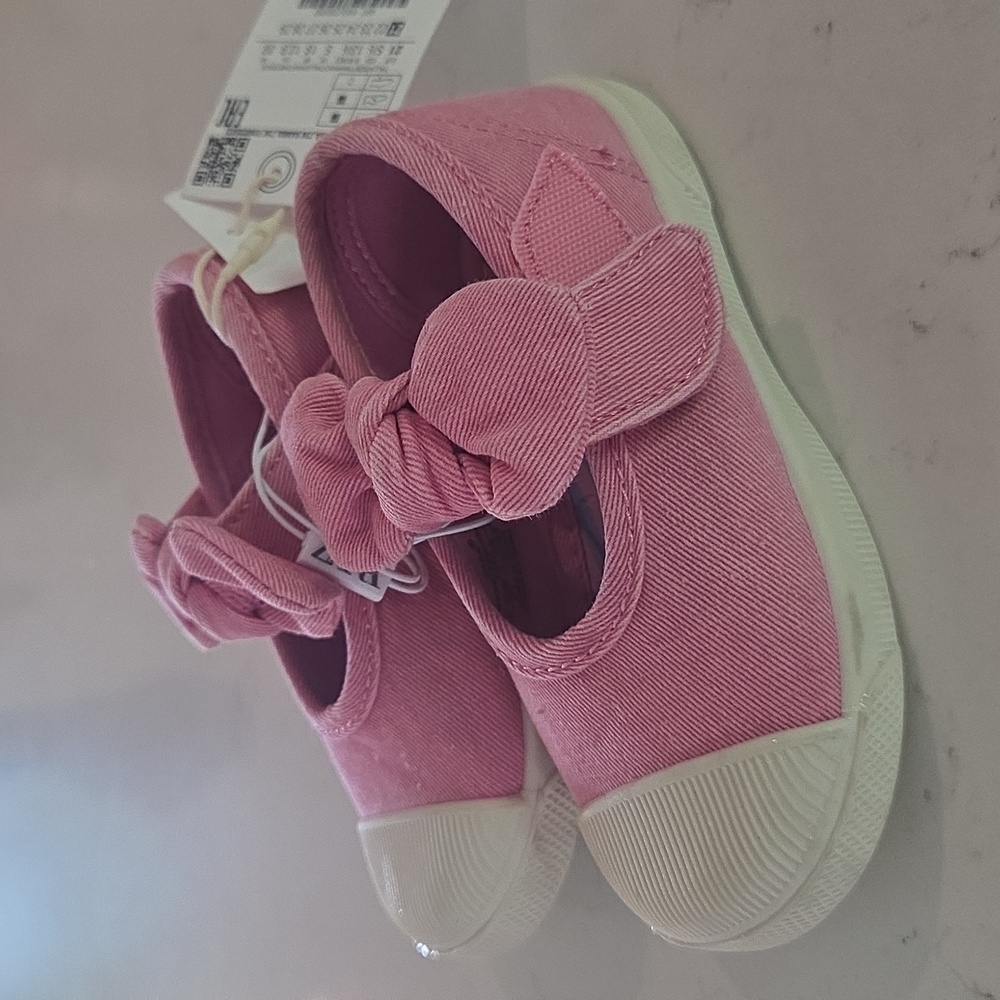 Pink Kids Shoe with Bow Accent
